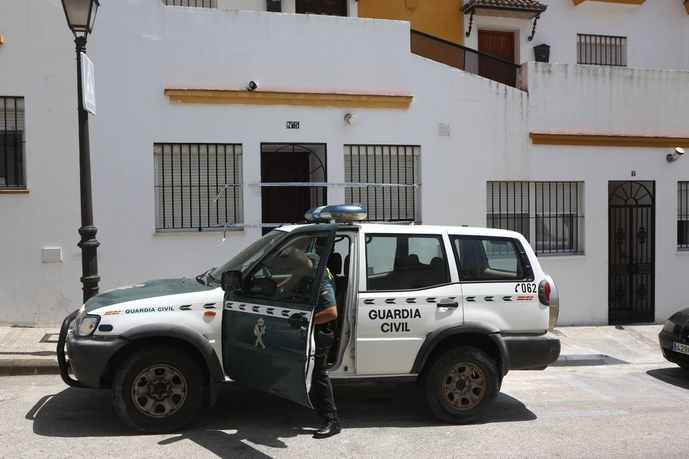 Un hombre mata a su bebé y agrede a su pareja en Arcos