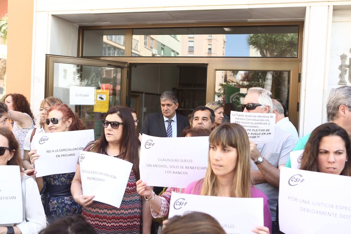 Protestas en los Juzgados de Cádiz por la falta de personal