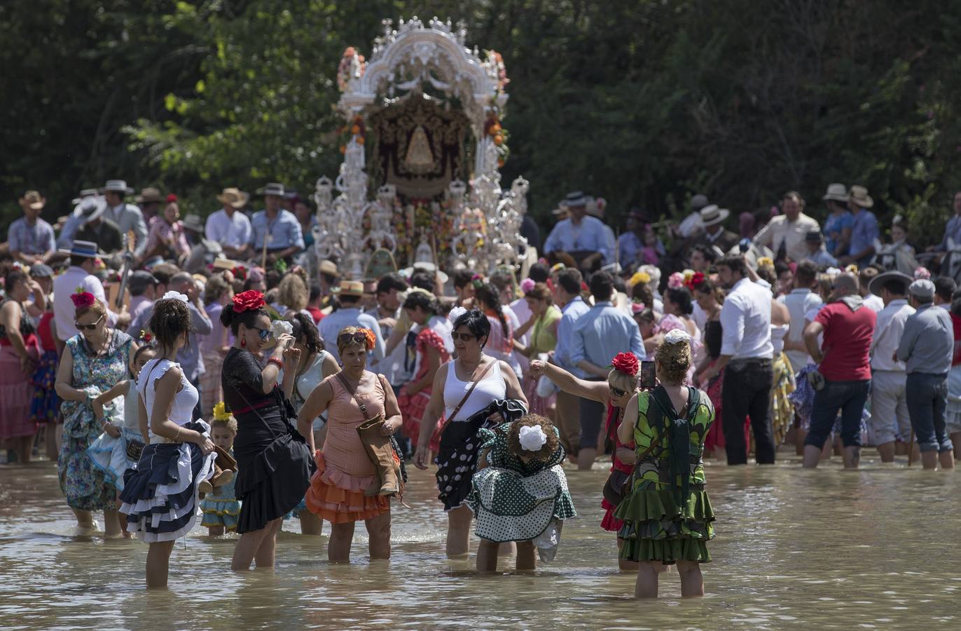 Los romeros empiezan a llegar a la aldea