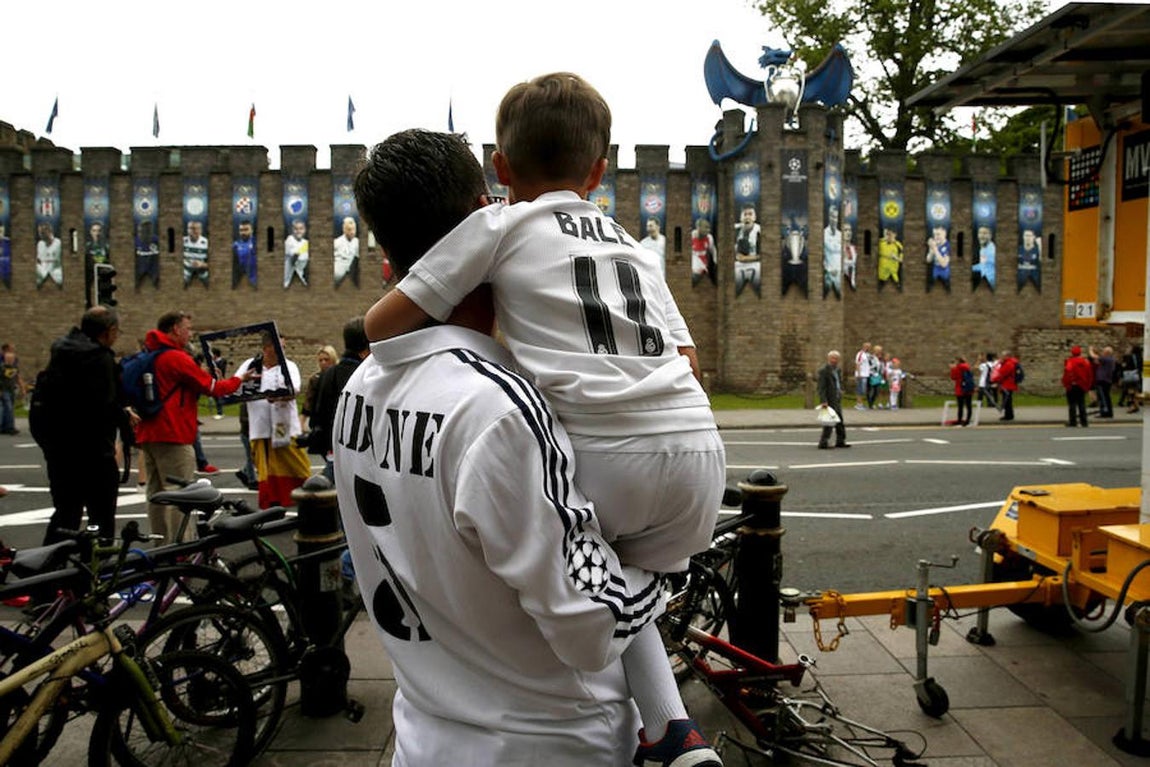 Las aficiones «marcan» el primer gol en Cardiff
