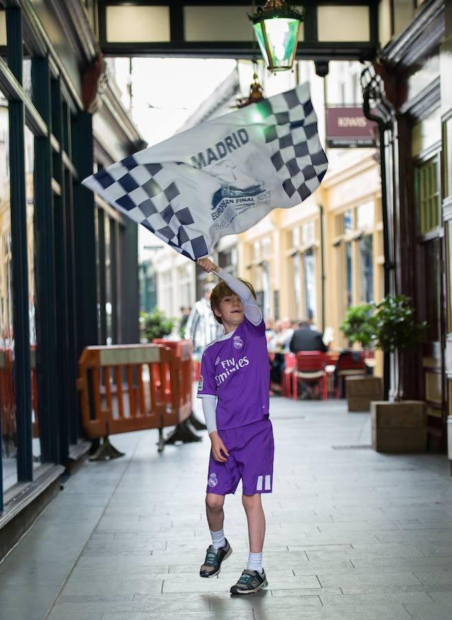 Las aficiones «marcan» el primer gol en Cardiff