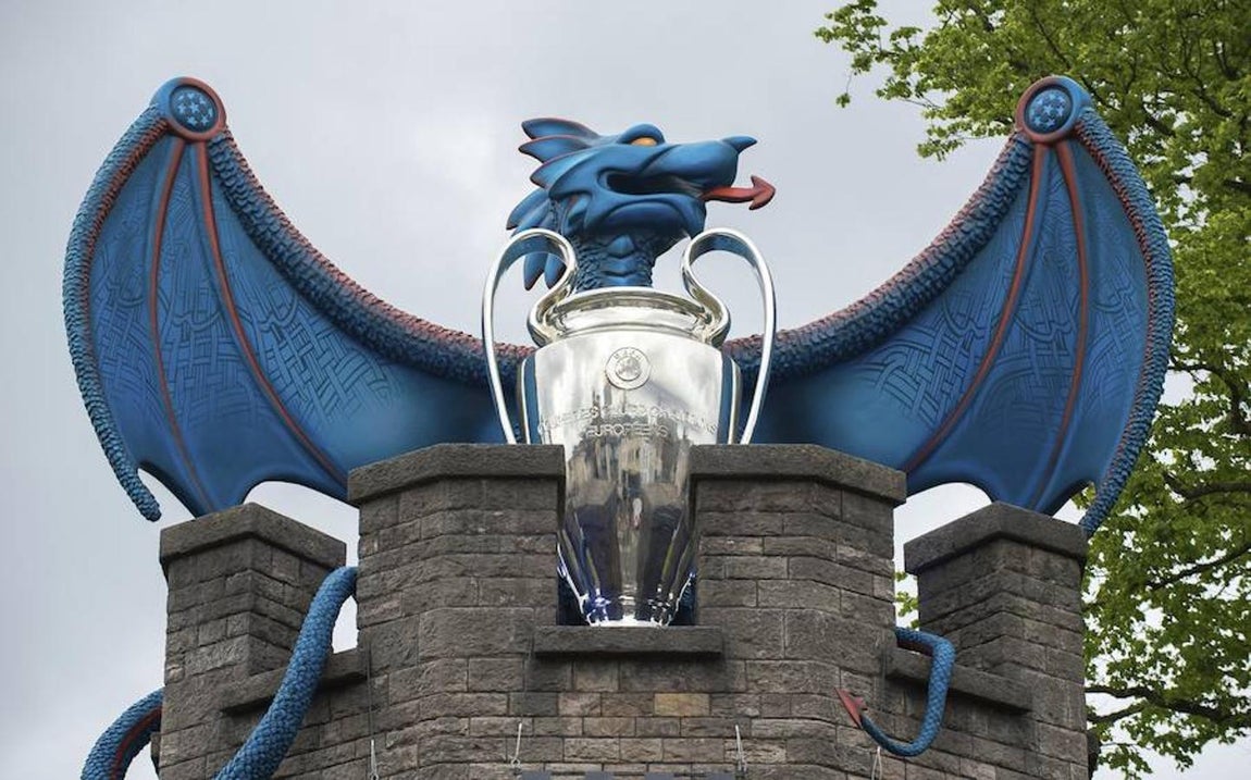 Las aficiones «marcan» el primer gol en Cardiff