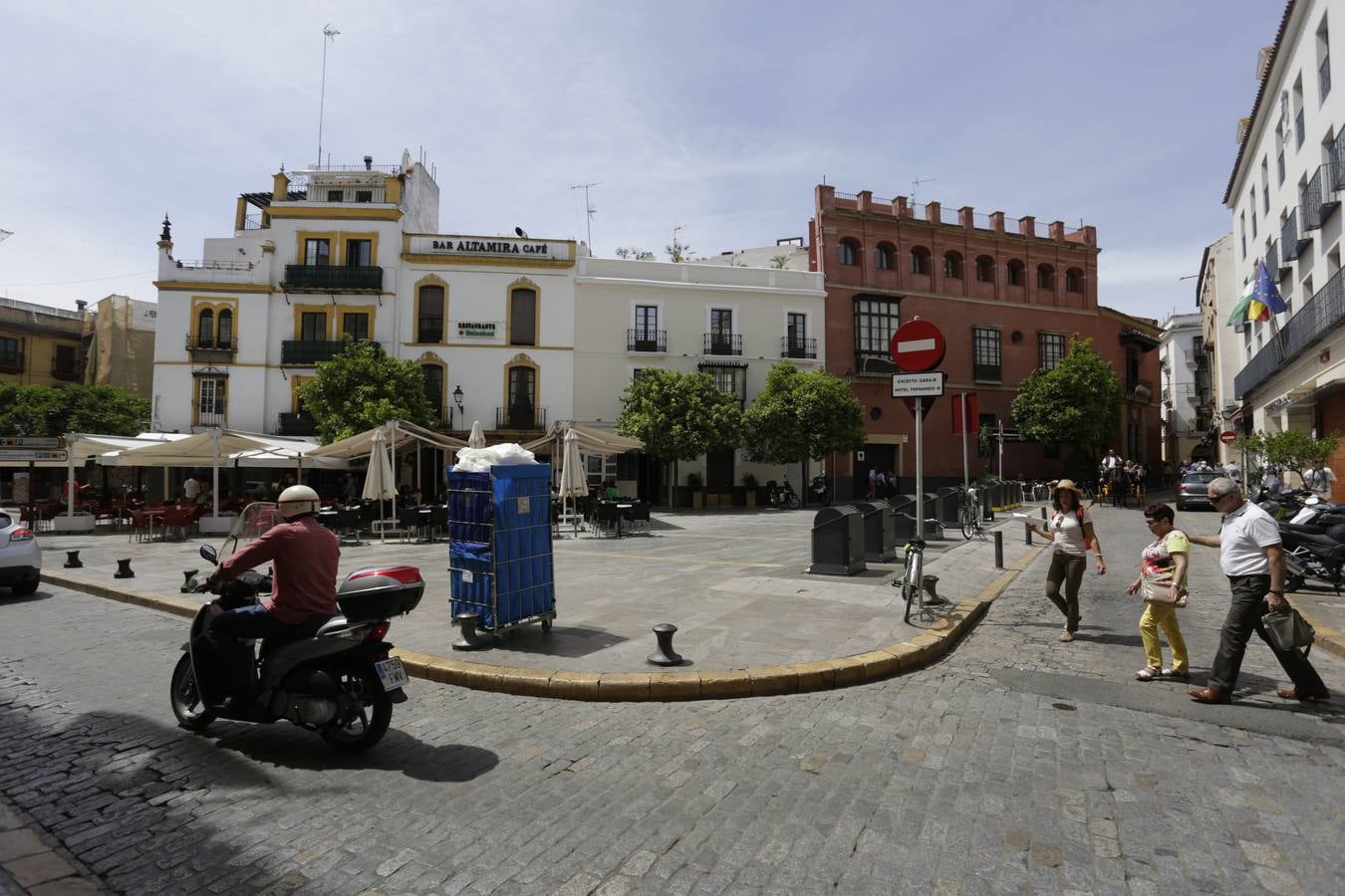 Sevilla, la ciudad de los bolardos mutantes