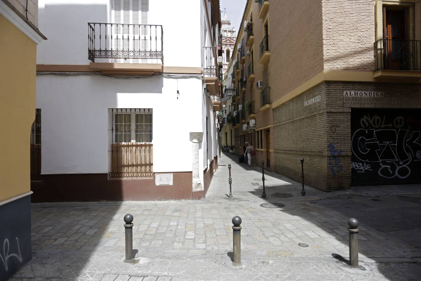 Sevilla, la ciudad de los bolardos mutantes