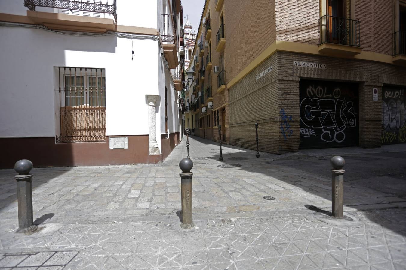 Sevilla, la ciudad de los bolardos mutantes