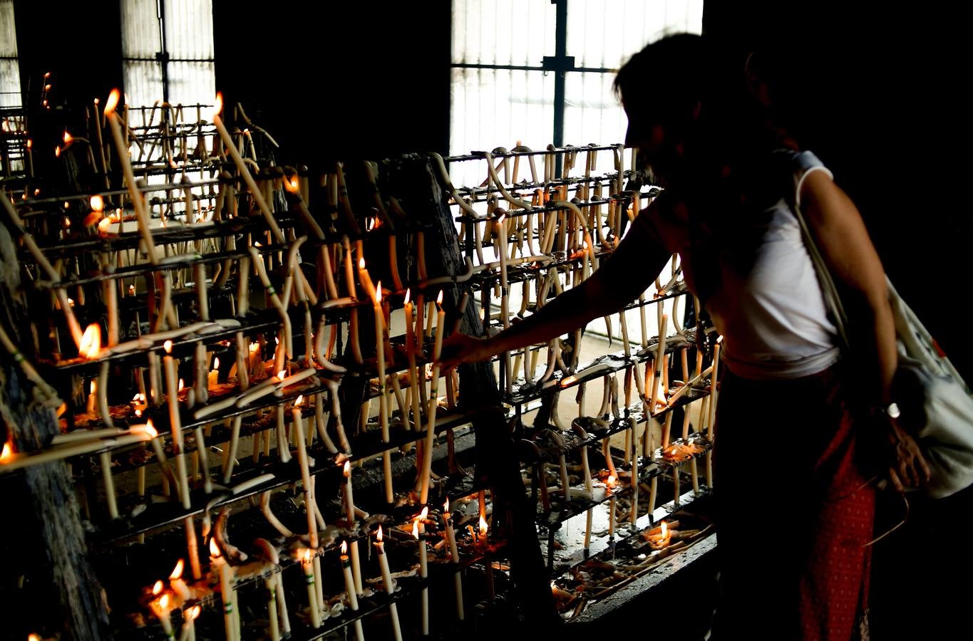 Devoción ante la Virgen del Rocío en la aldea almonteña