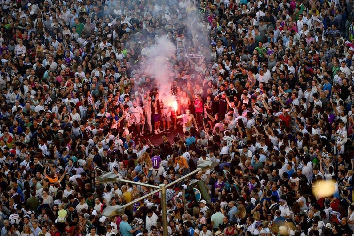 Una bengala puso la nota triste en la celebración en Cibeles. 