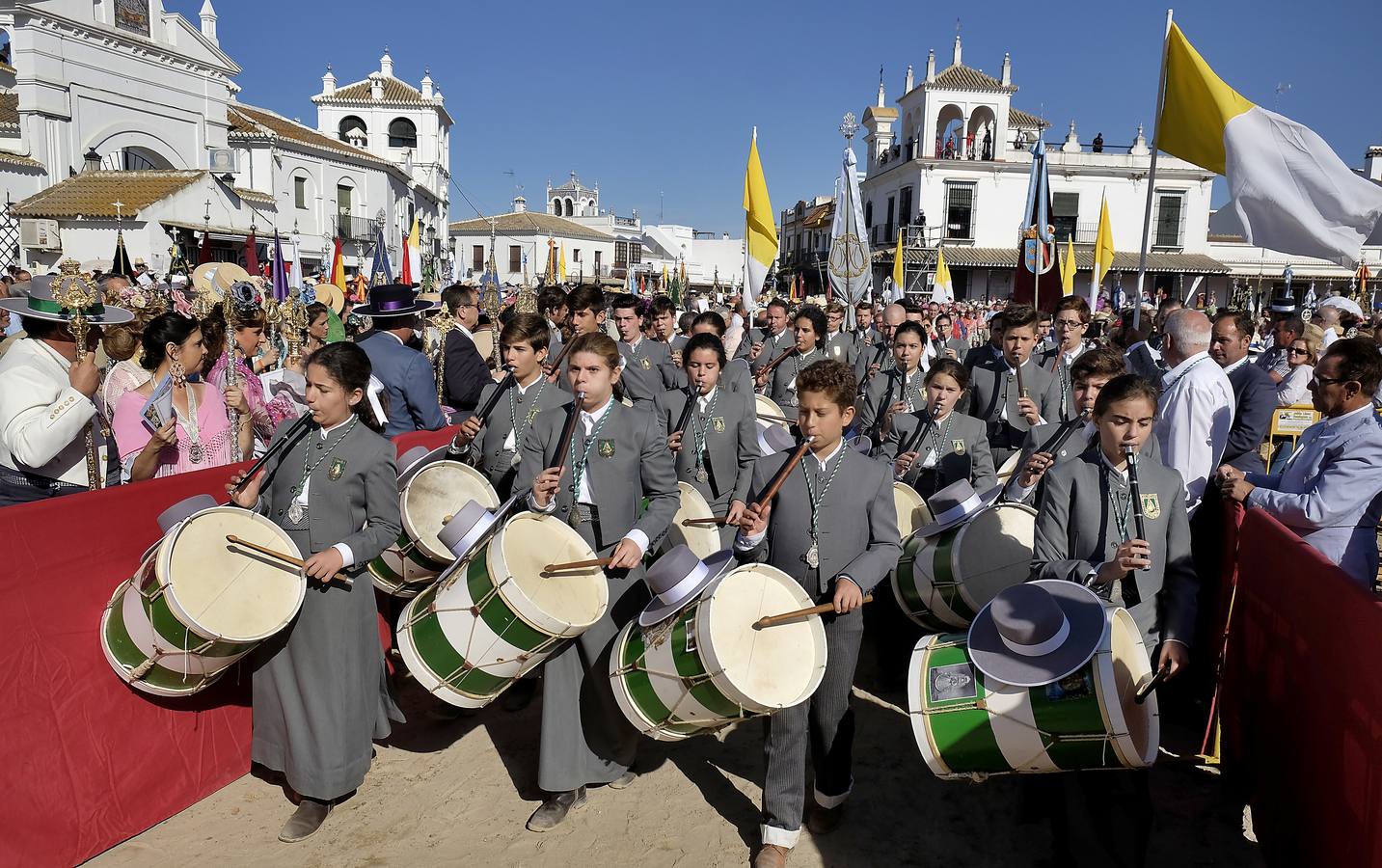 La Misa Pontifical en El Rocío, en imágenes