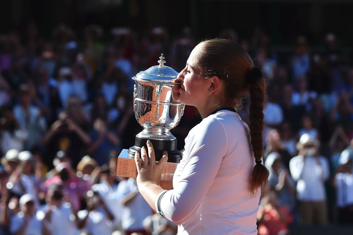 Jelena Ostapenko, nueva reina de París