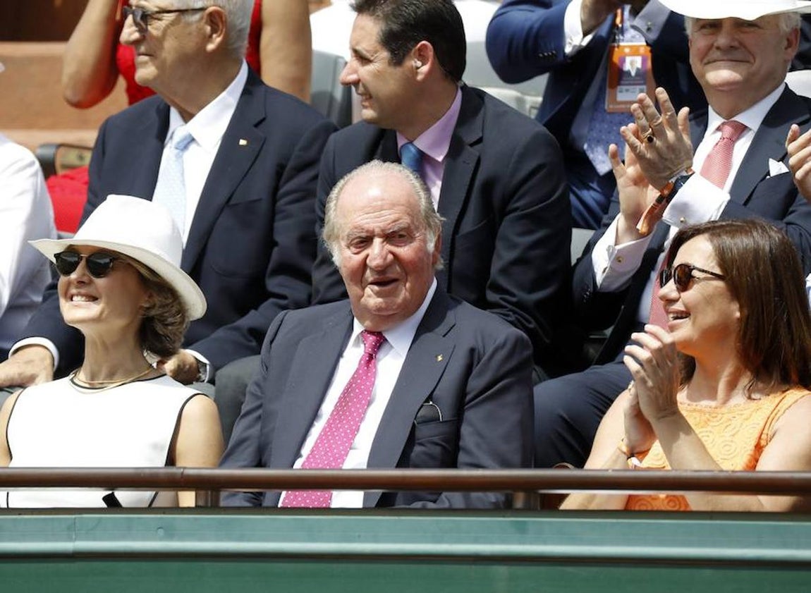 El Rey Juan Carlos I, en la final de Roland Garros que ha enfrentado a Rafael Nadal y Stanislas Wawrinka.. 