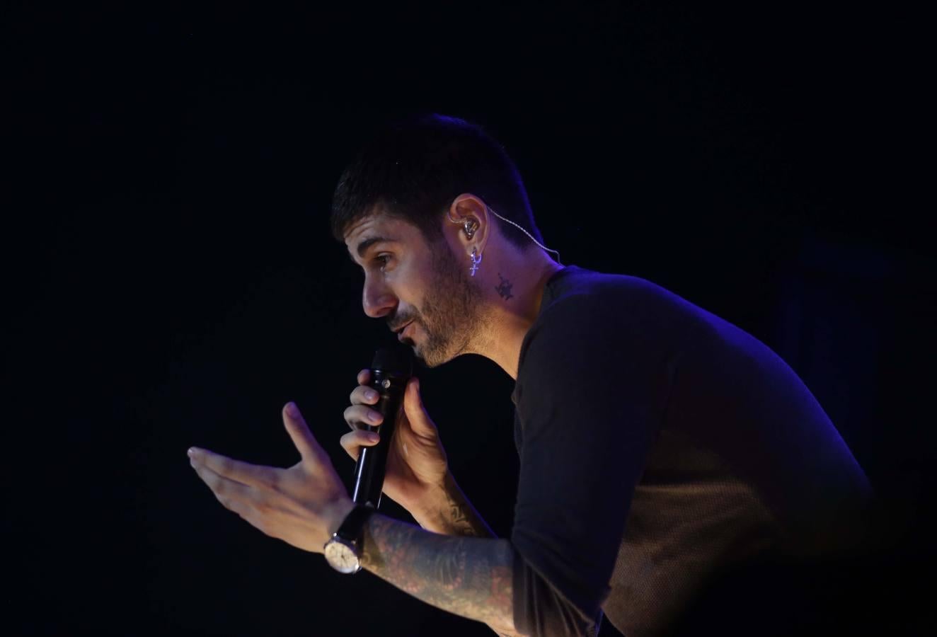 Melendi se deja la piel en el Auditorio Rocío Jurado en Sevilla