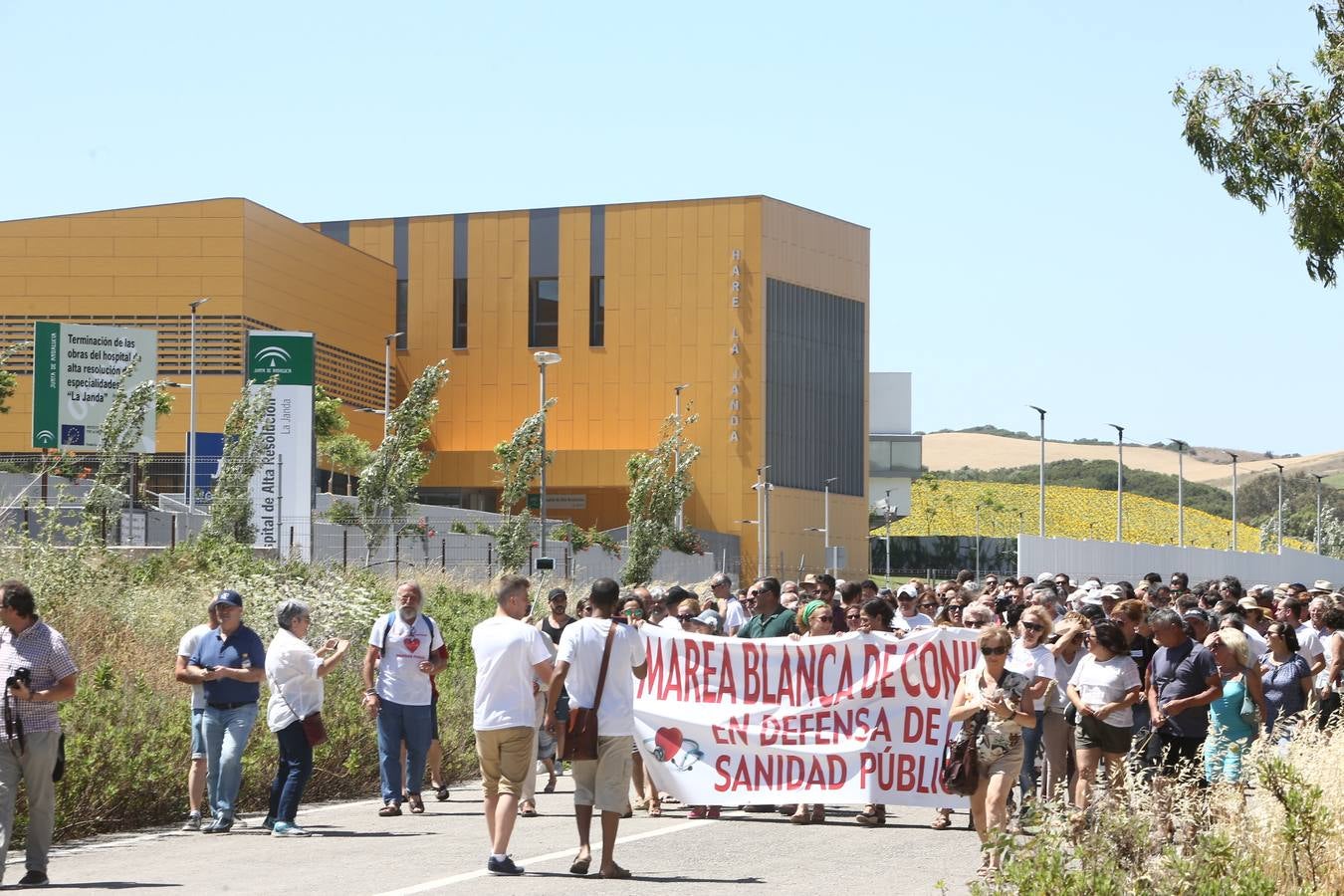 Manifestación en Vejer para reclamar la apertura del hospital