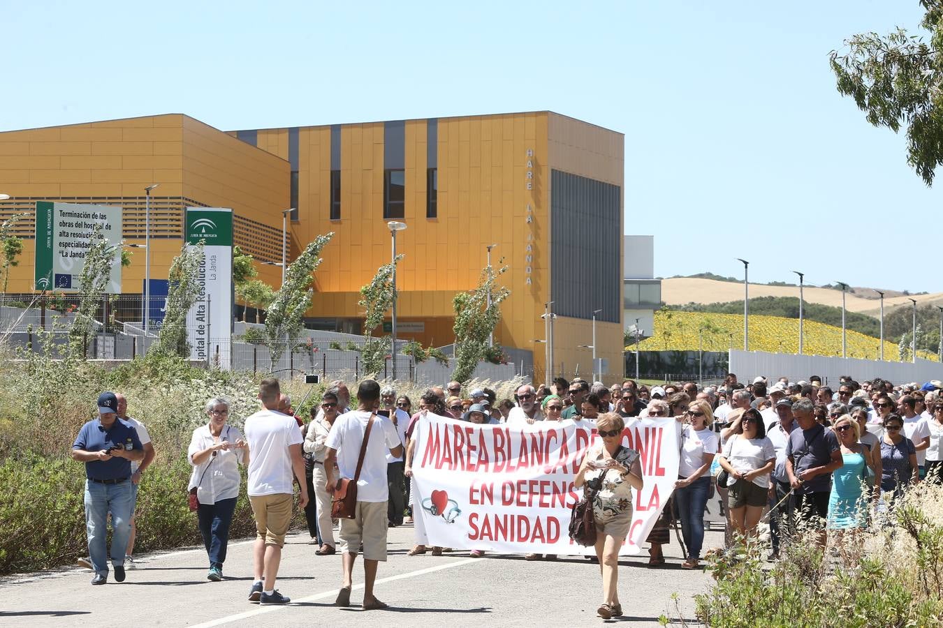 Manifestación en Vejer para reclamar la apertura del hospital