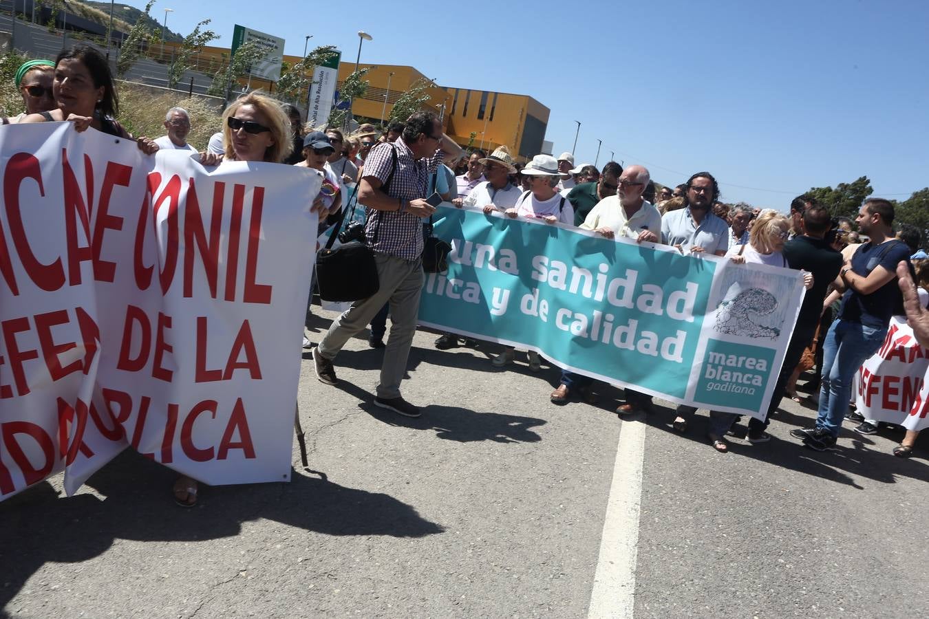 Manifestación en Vejer para reclamar la apertura del hospital