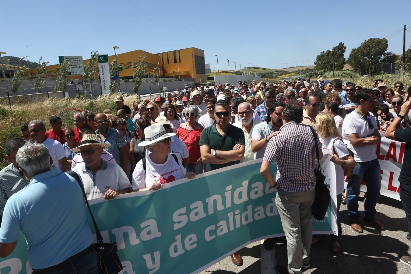 Manifestación en Vejer para reclamar la apertura del hospital