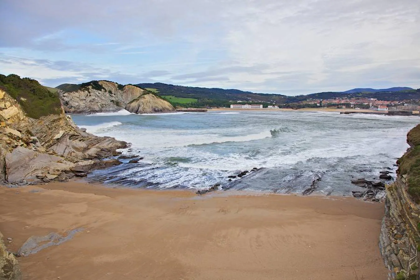 6. Playa de Muriola, en el País Vasco