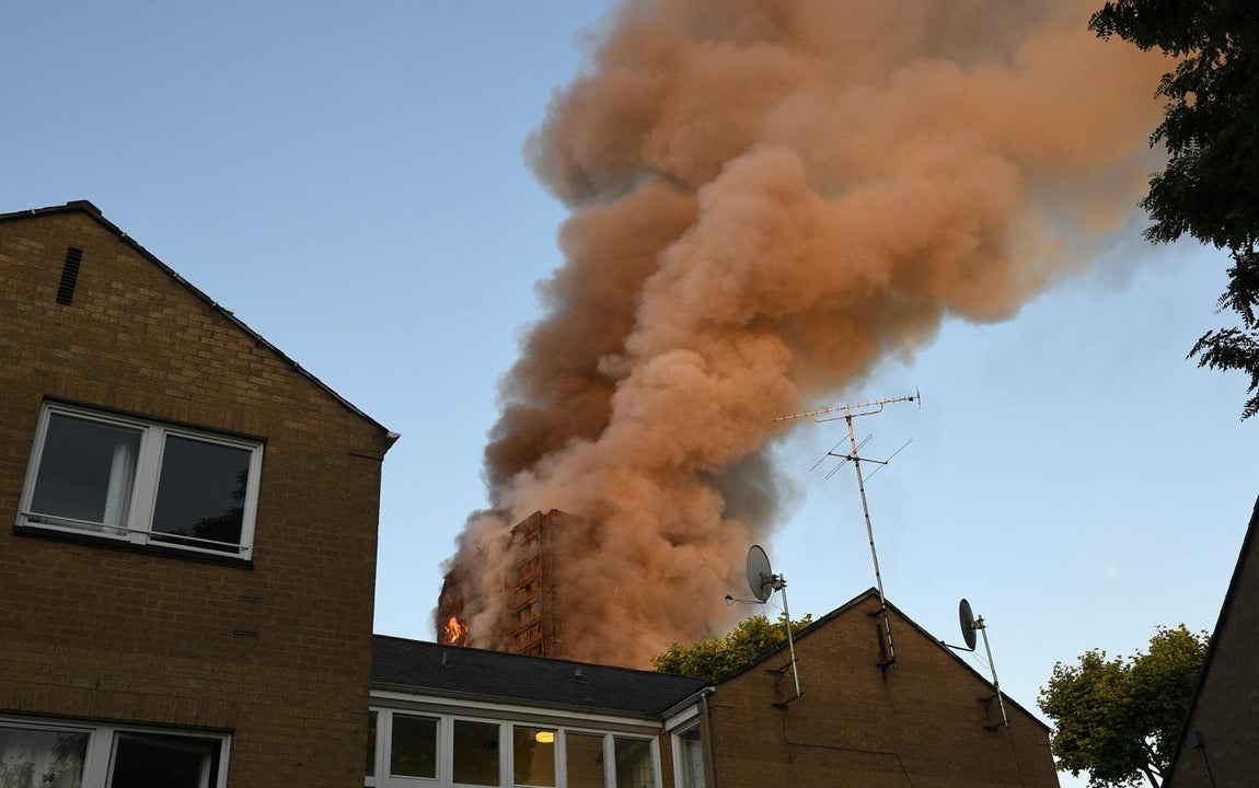 En imágenes: Un incendio devora un edificio en Londres