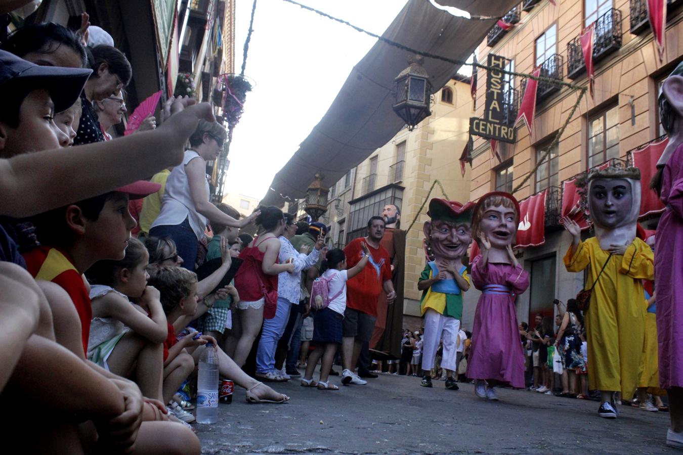 La Tarasca sale, lo mismo haga frío que calor