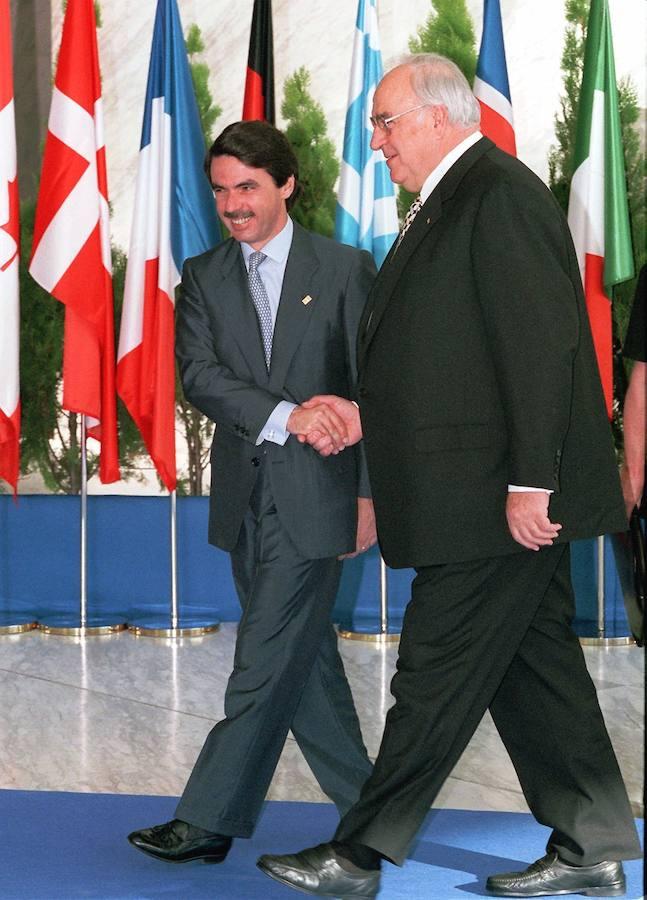 Helmut Kohl, junto al presidente José María Aznar, en una imagen fechada el 8 de julio de 1997. Miguel Berrocal