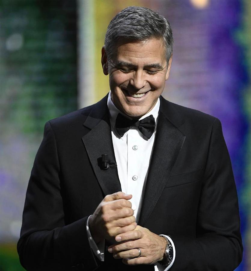 George Clooney. El carismático actor siempre ha mostrado predilección por estos icónicos artículos de  Omega, clásicos, elegantes y tradicionales. Clooney es uno de los embajadores de la casa relojera.