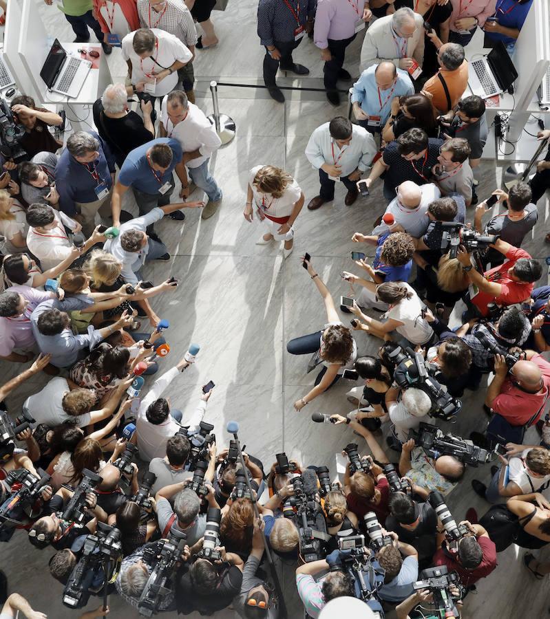 La presidenta de la Junta de Andalucía, Susana Díaz, hace declaraciones a su llegada al Congreso Federal del PSOE, que comienza esta mañana en Madrid. 