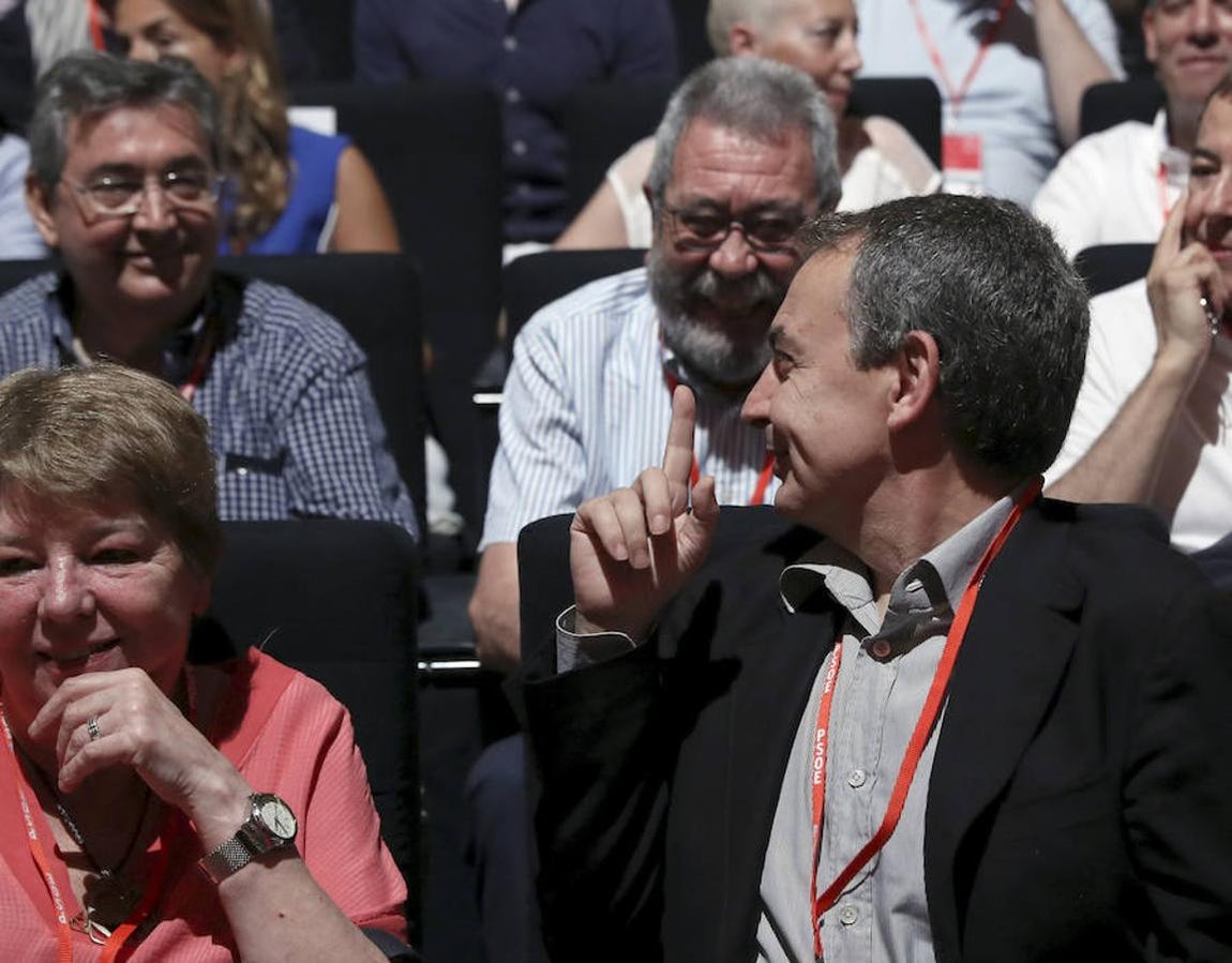 José Luis Rodríguez Zapatero se persona en el congreso. 