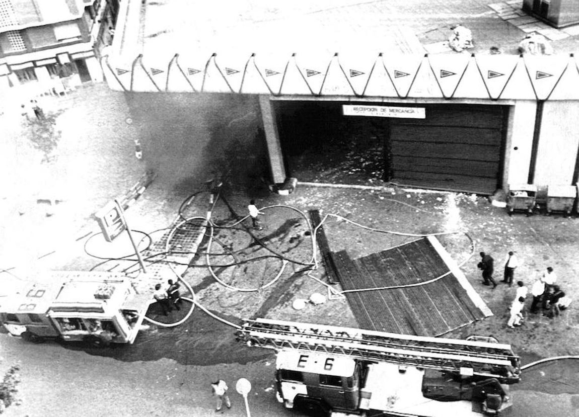 Destrozos tras el atentado de ETA en Barcelona. 