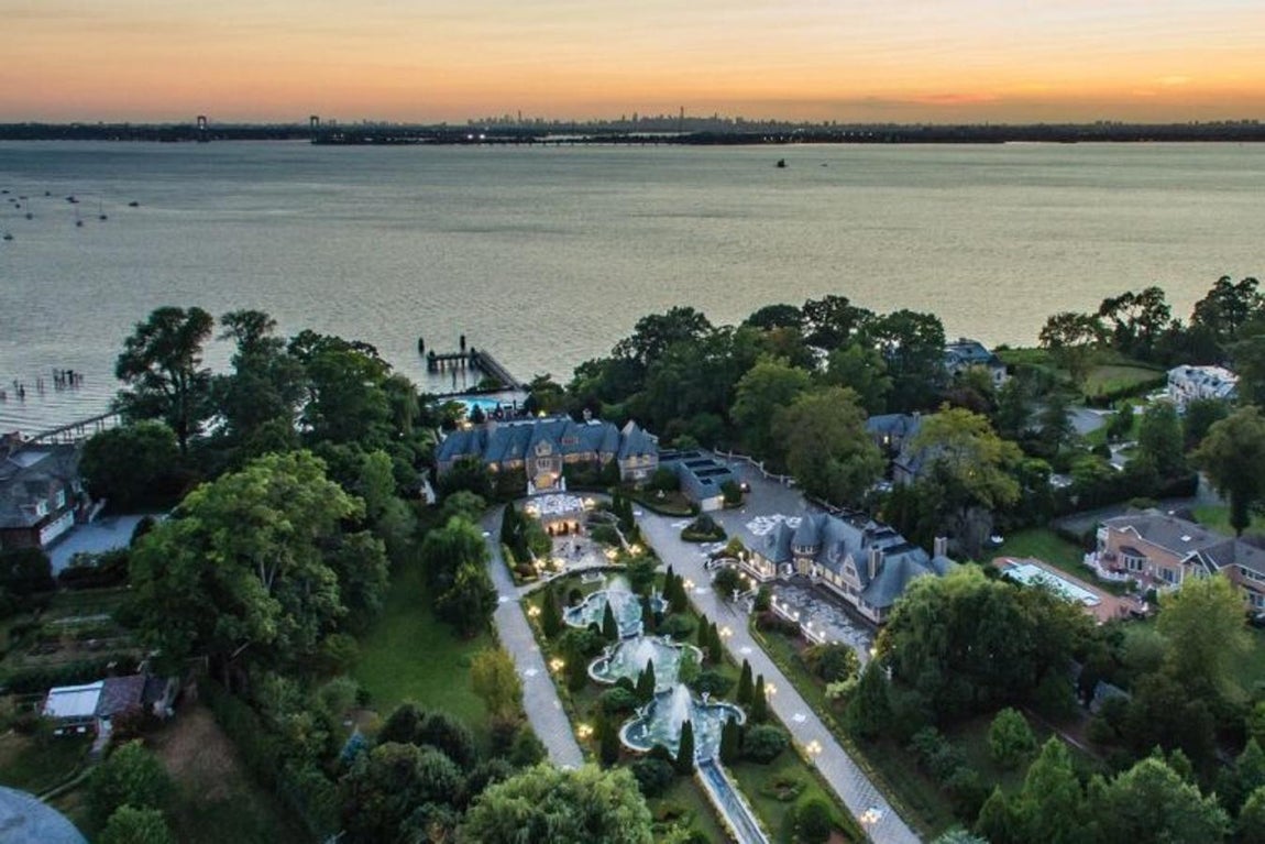 Vista completa de la finca.