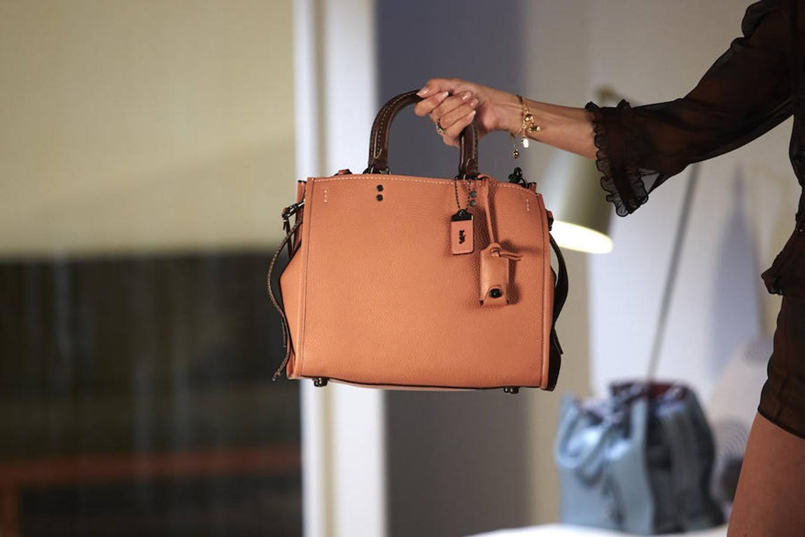 La cantante, pareja actual de The Weeknd, es una joven aventurera a la que le encanta viajar. 