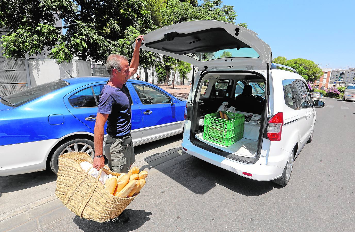 En imágenes, un día por el distrito Sur, el quinto barrio más pobre de España