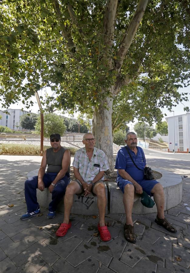 En imágenes, un día por el distrito Sur, el quinto barrio más pobre de España