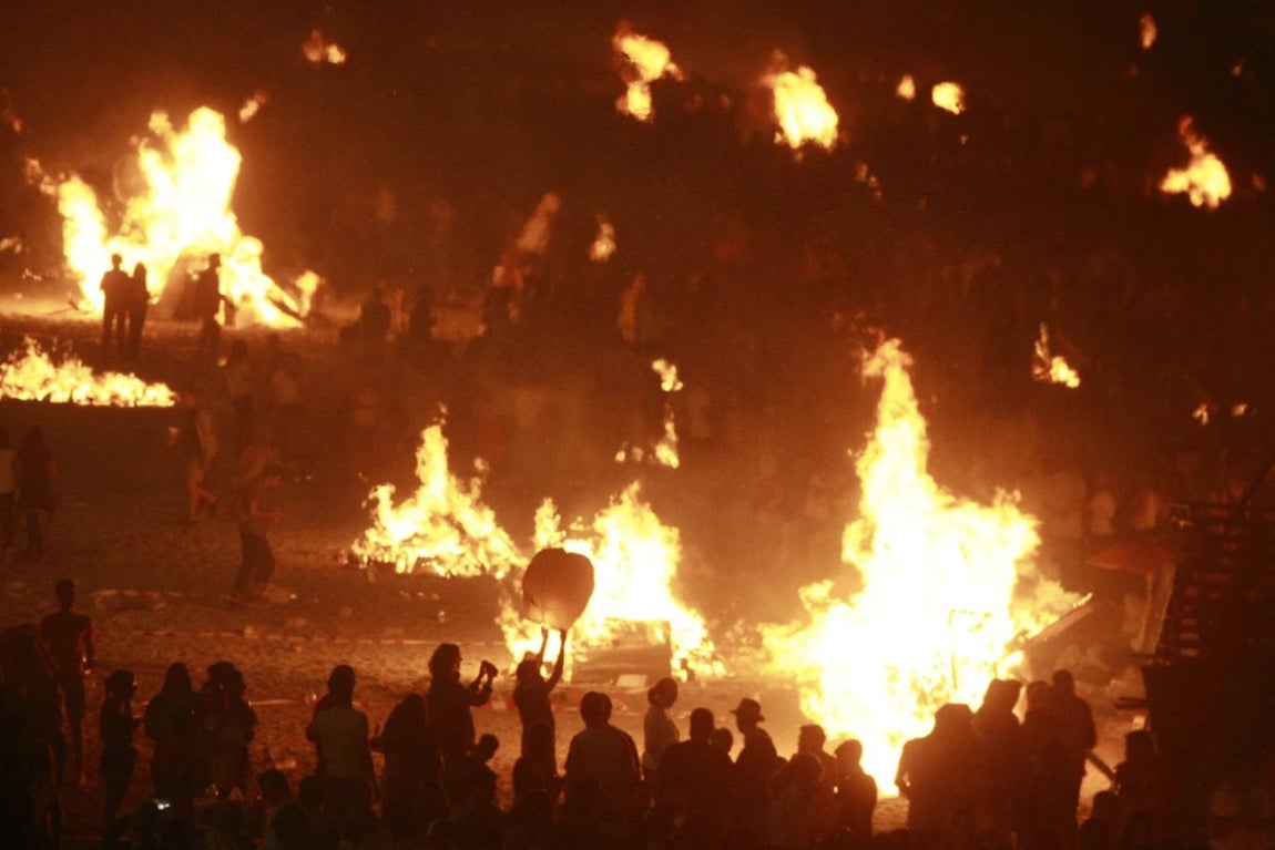 Las playas de La Coruña han sido unas de las más concurridas de España, durante la noche de San Juan. 