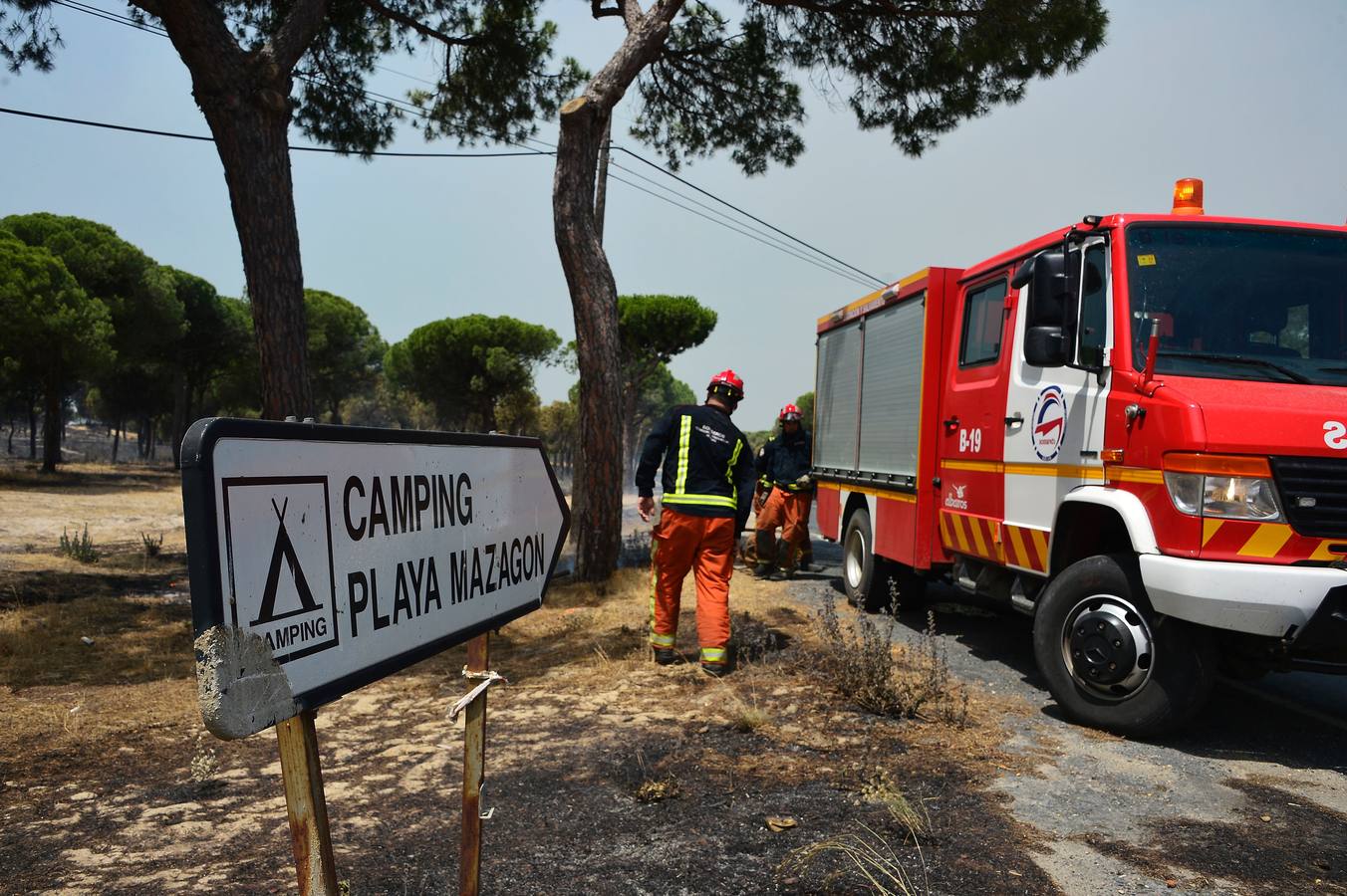 Las labores de extinción y lucha contra el incendio de Doñana, en imágenes