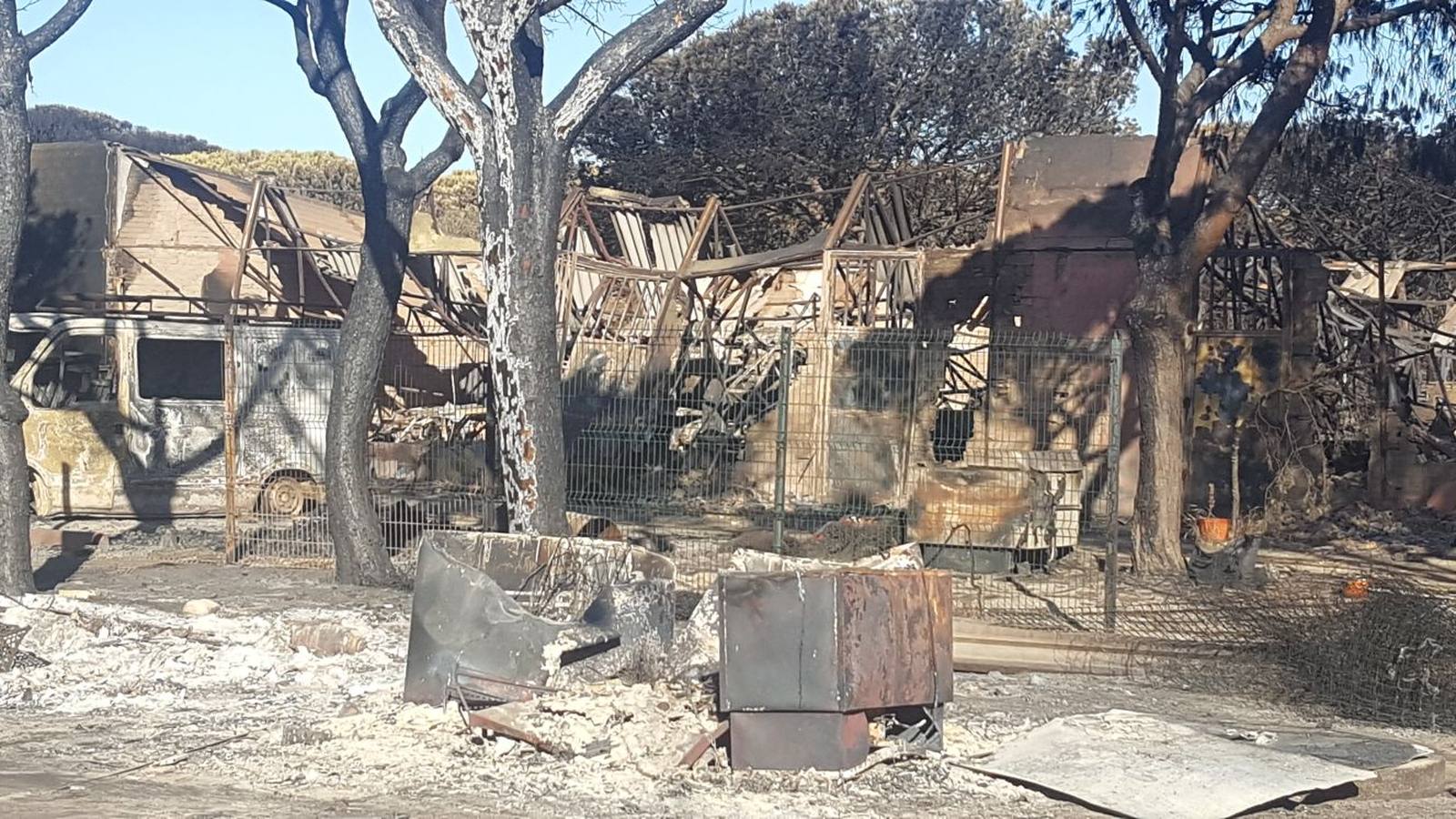 Así ha quedado el Camping Doñana tras el incendio originado en Moguer