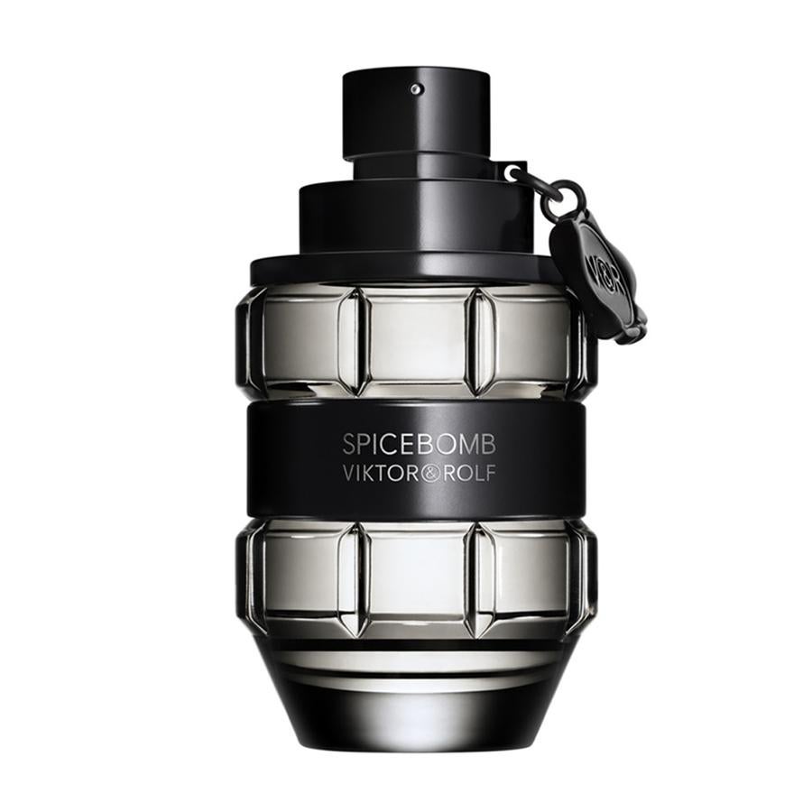 Spicebomb. Esta colonia tiene notas de salida de pomelo, bergamota y canela. Las de cuerpo están conformadas por los aromas de la lavanda, el azafrán y la pimienta rosa. Las notas de base son el cuero, el vetiver y el pino. 150 ml ( 109 €).