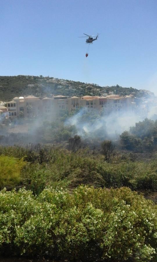 Fotos: Fuego en Atlanterra, Zahara de los Atunes