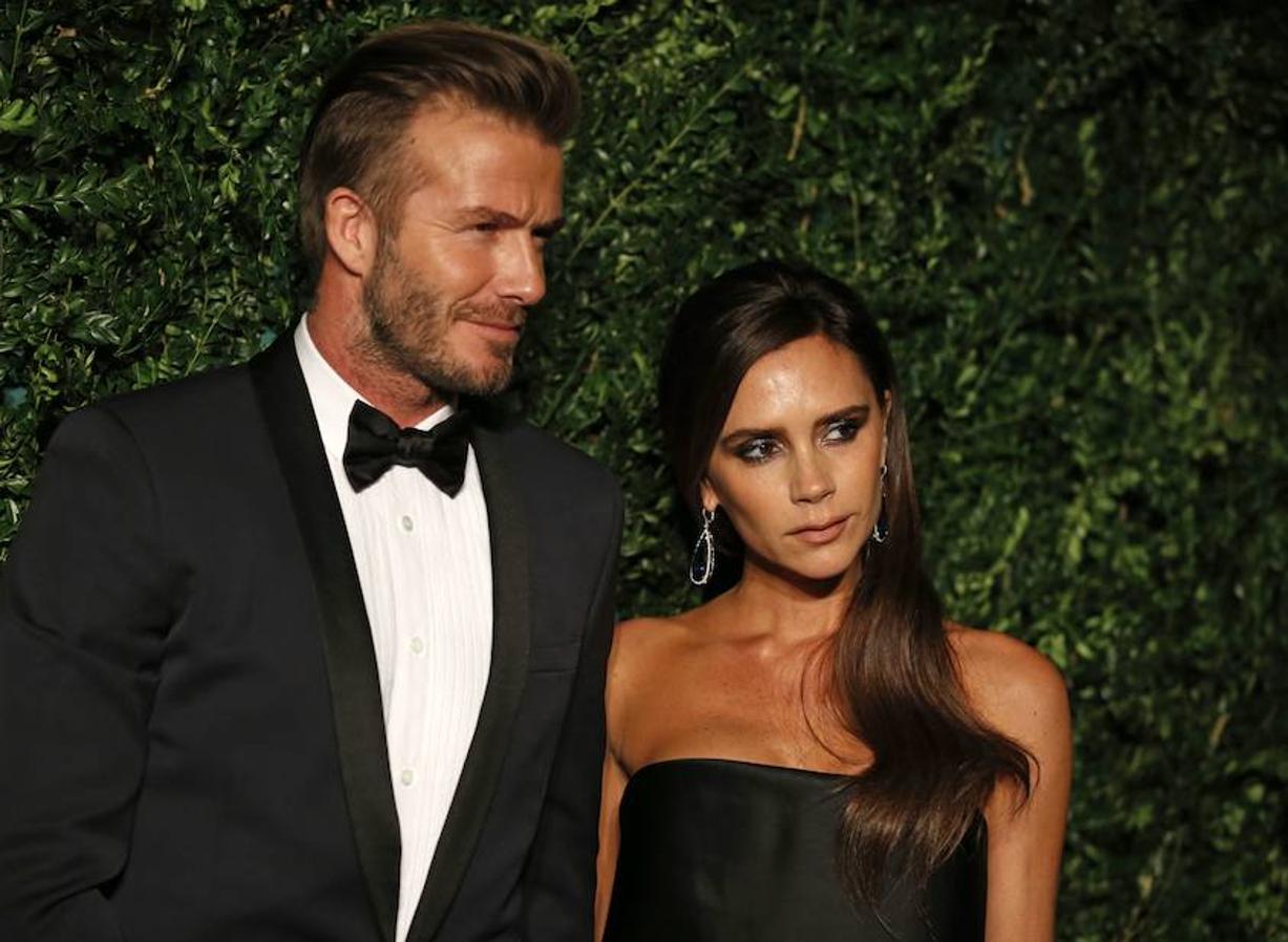 Premios London Evening Standard. David Beckham y su esposa, Victoria, posan en la red carpet de la 60ª edición de los premios de teatro London Evening Standard,  en 2014