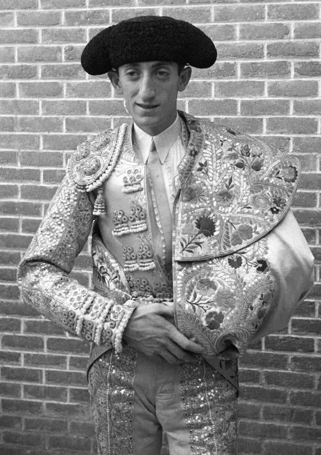 Manolete vestido con «el traje de luces». 