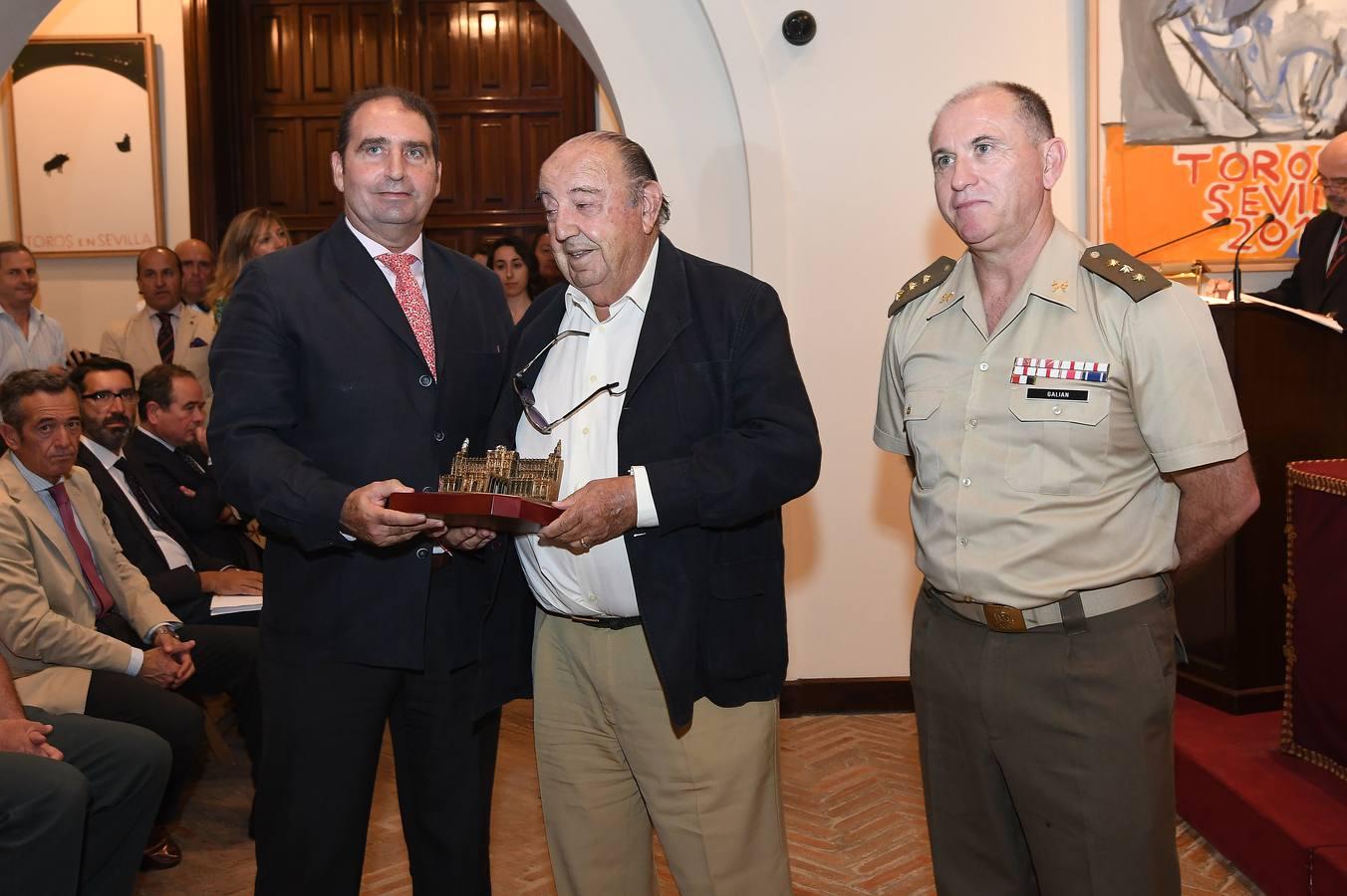 Entrega de trofeos de la Exhibición de Enganches de la Feria de Abril (I)