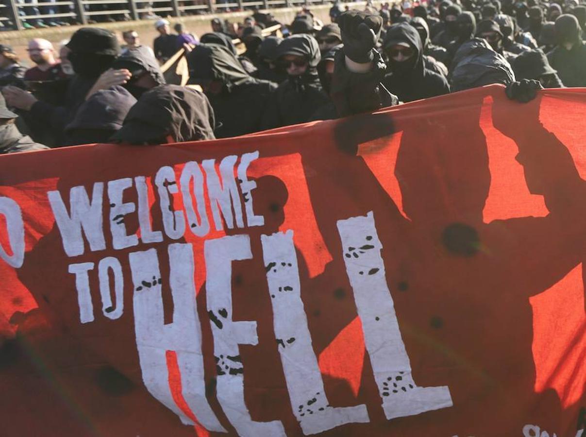 «Welcome to Hell». Manifestantes asisten a la manifestación «Welcome to Hell»