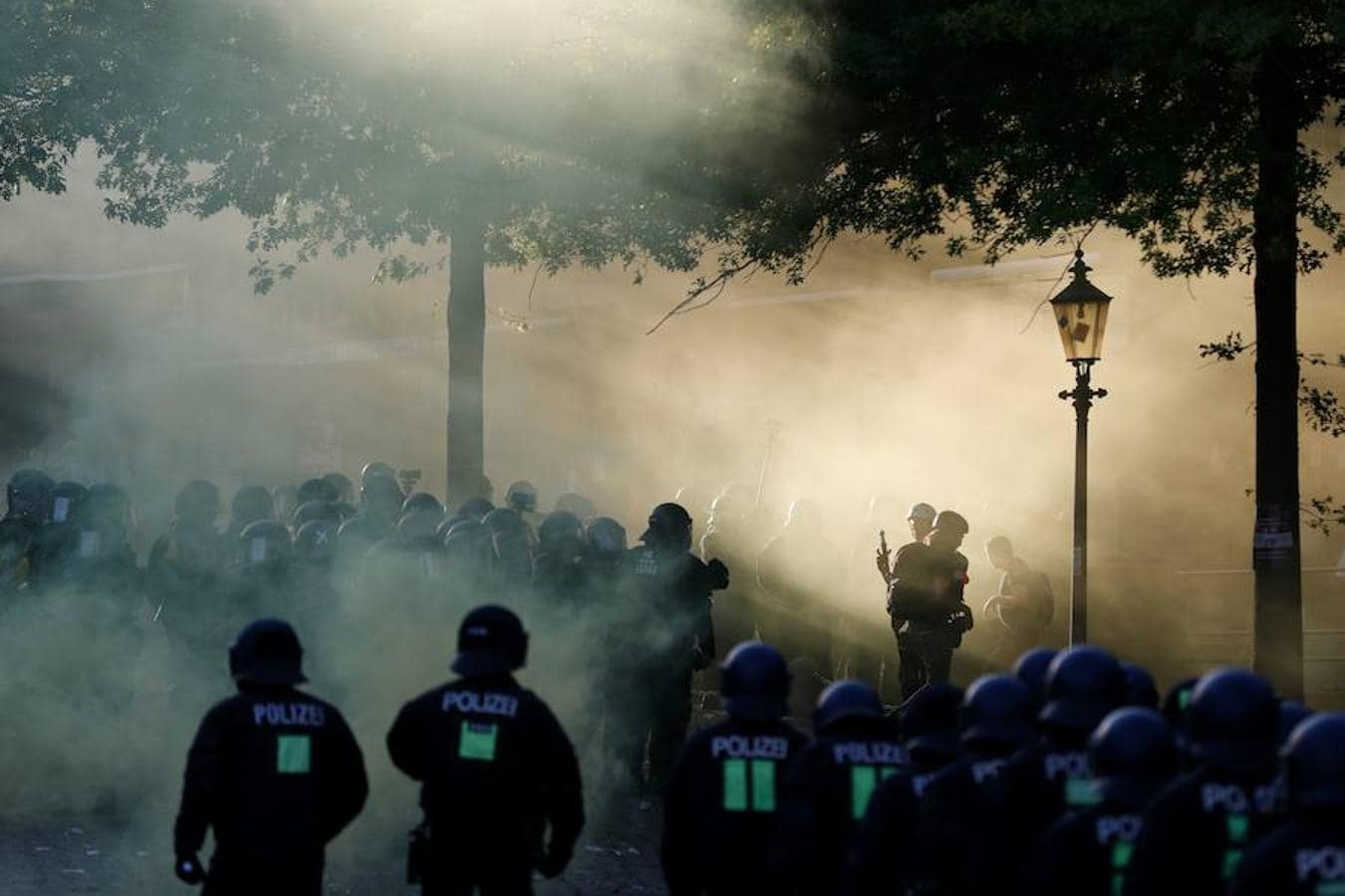 Varios disturbios han sido disueltos por la policía con chorros de agua a presión, gases lacrimógenos y bombas de humo.