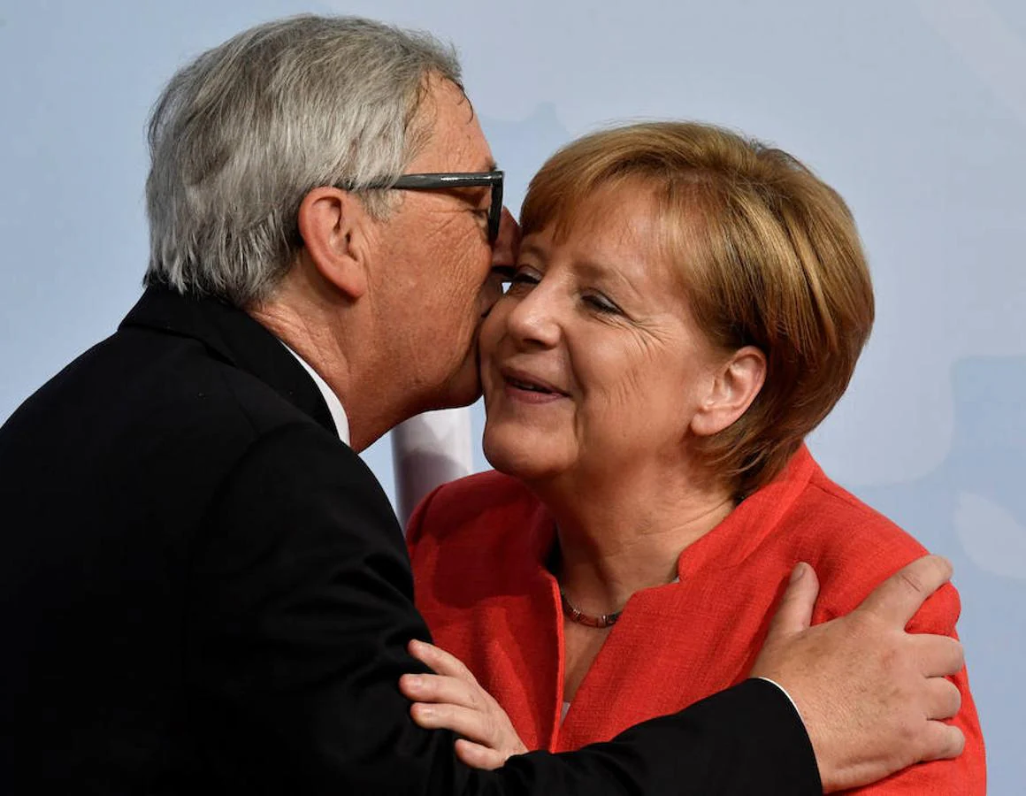 El presidente de la Comisión Europea, Jean-Claude Juncker y Angela Merkel en el G-20