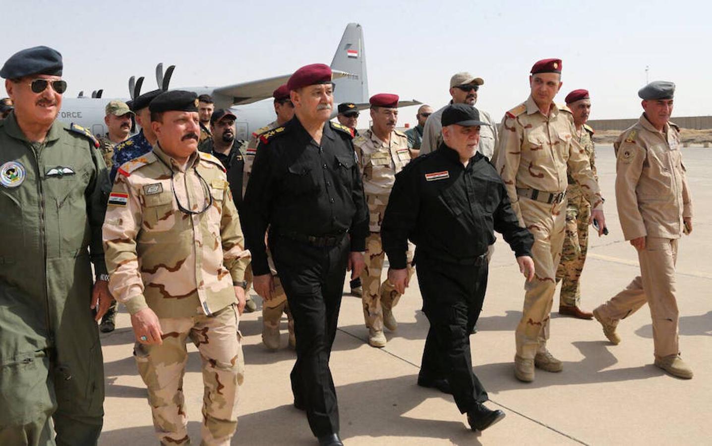 Una vez que felicitó a las unidades castrenses, Al Abadi se dirigió a la sede de la Policía Federal para encontrarse con los principales comandantes y militares de las diferentes unidades que han llevado a cabo la operación militar desde hace casi nueve meses.