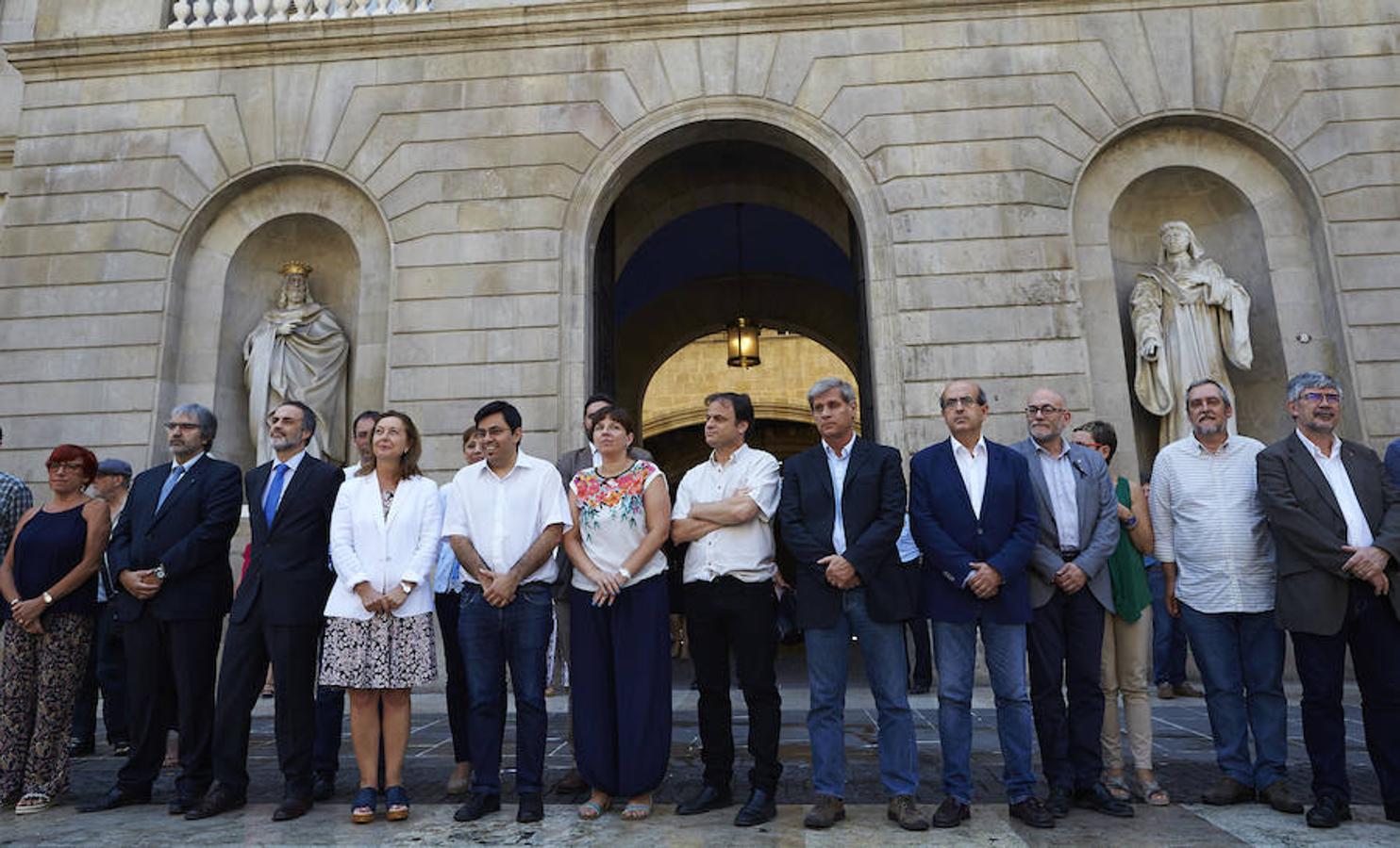 Minuto de silencio en el Ayuntamiento de Barcelona