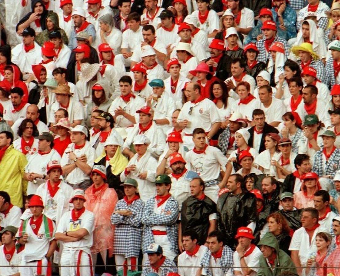 En la Plaza de Toros se guardó un minuto de silencio. 