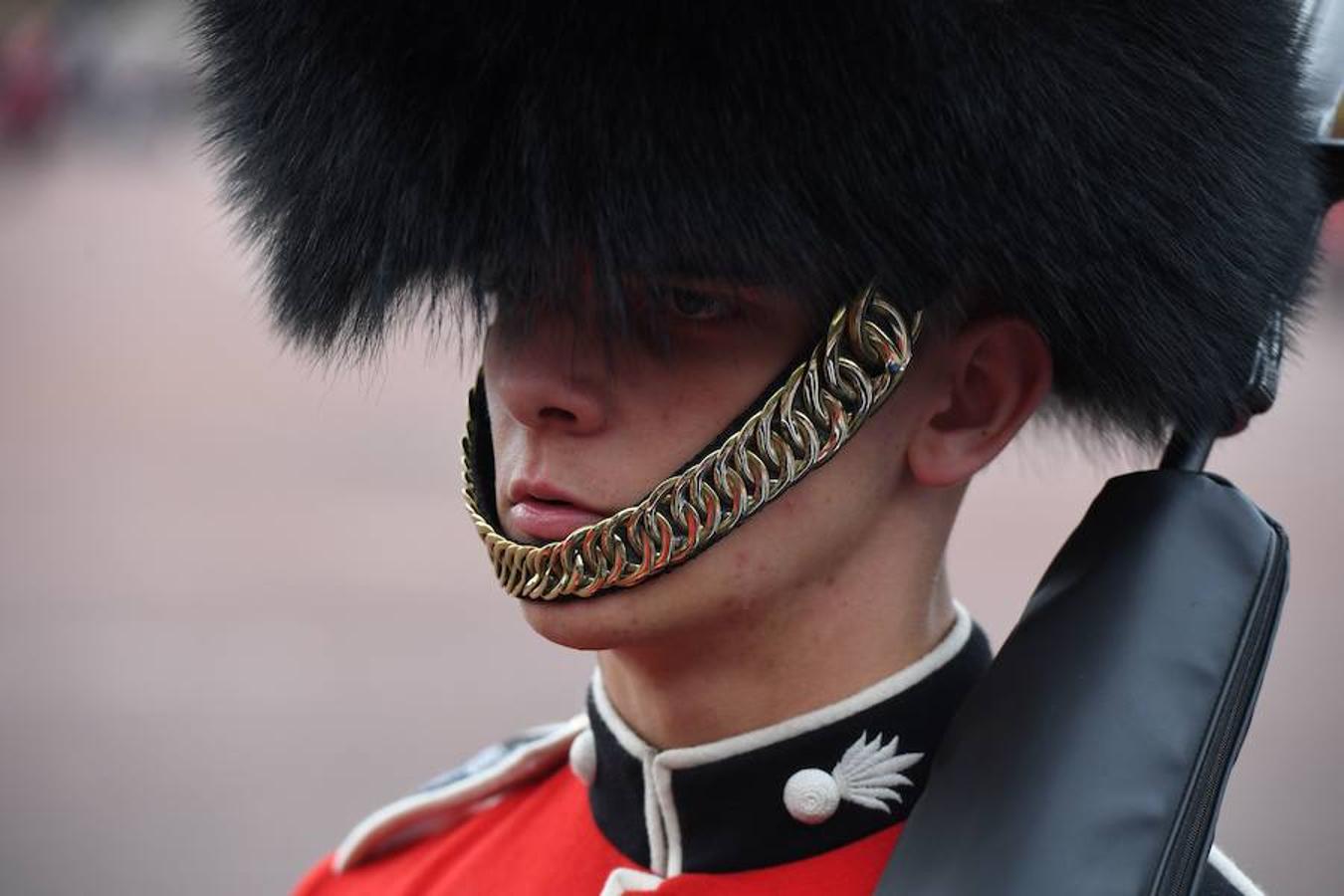 Un miembros de la Guardia Real inglesa.