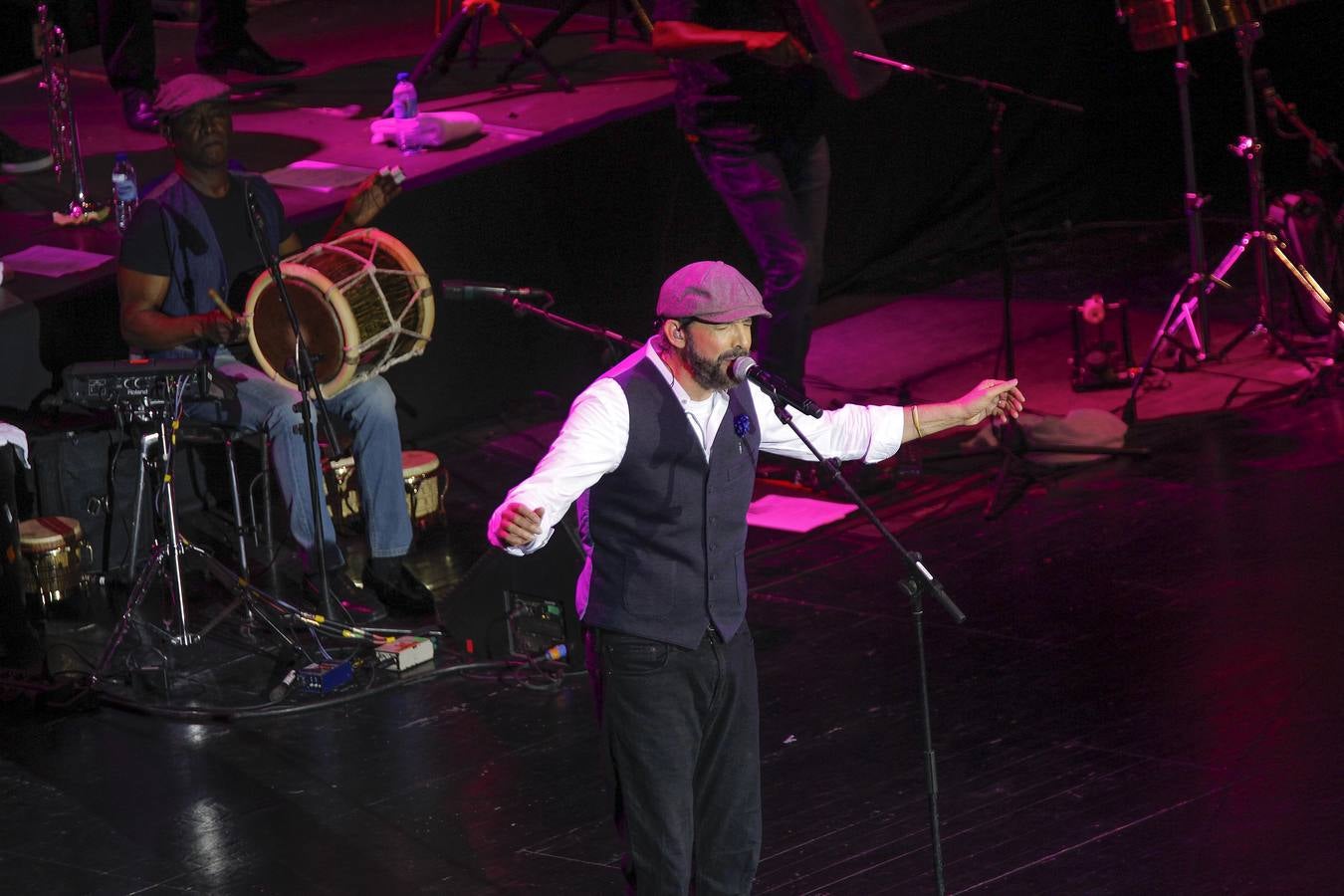 Juan Luis guerra demuestra en Sevilla que canta y baila con la elegancia, la humildad y el respeto de los grandes