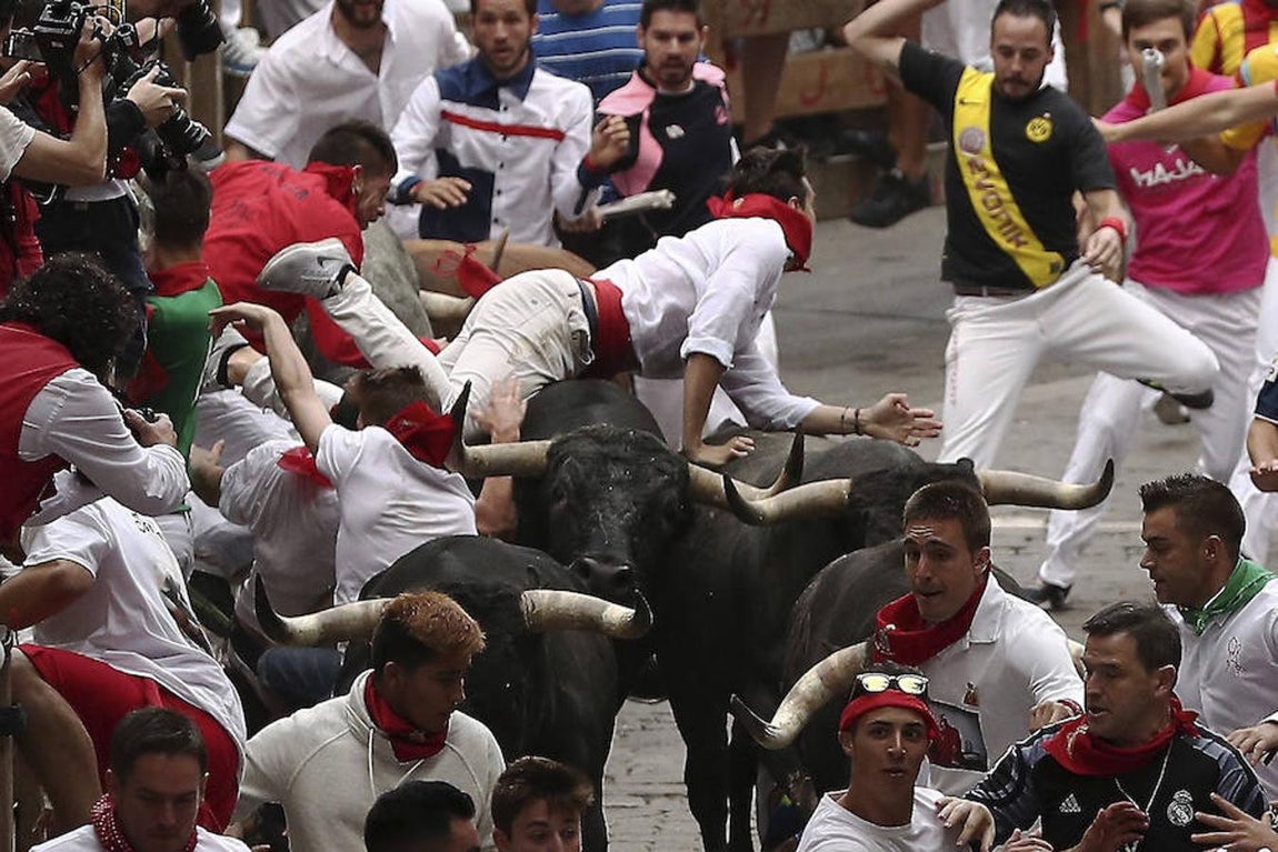 Las impresionantes imágenes del último encierro de Sanfermines 2017