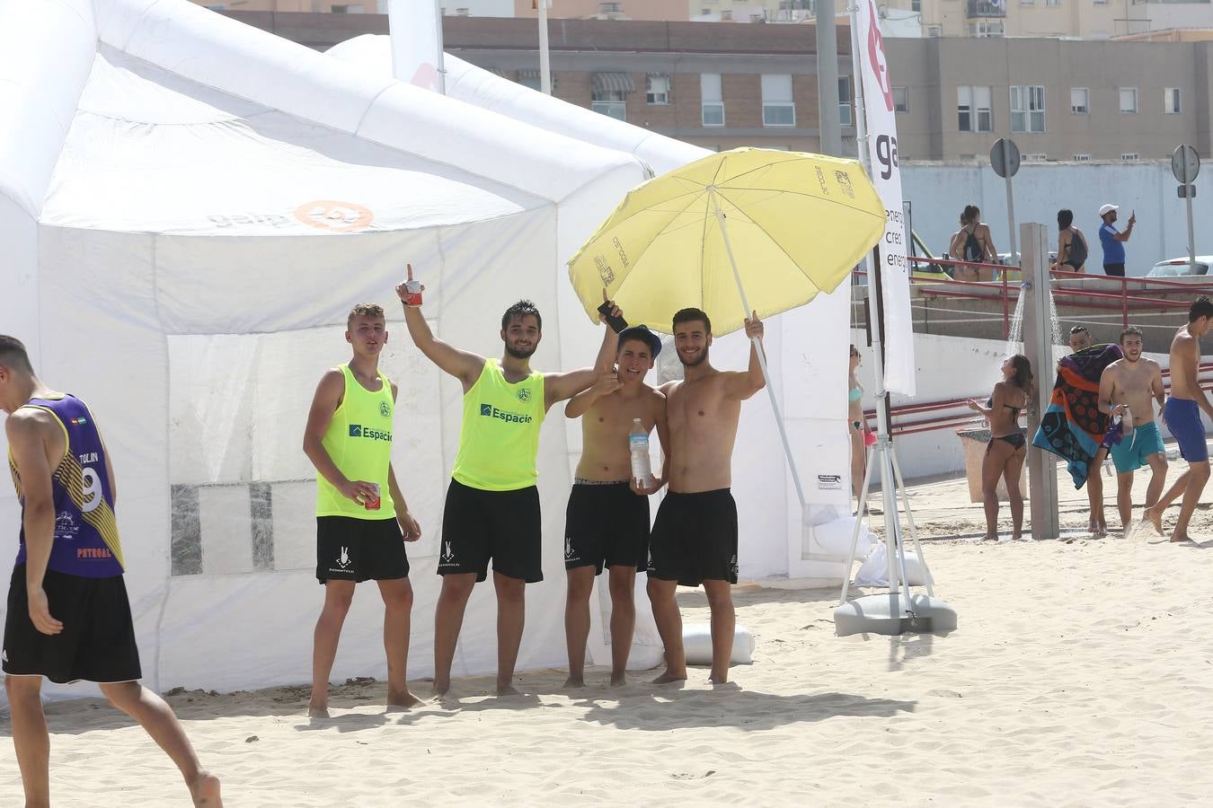 Fotos: Campeonato de Balonmano en la playa Victoria