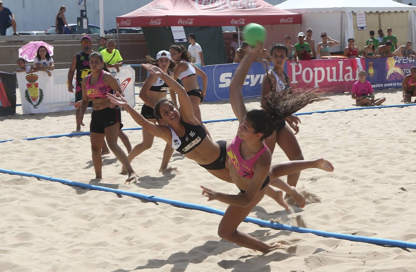 Fotos: Campeonato de Balonmano en la playa Victoria